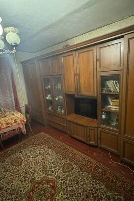1/2 трикімнатної квартири, загальна площа – 64,3 кв.м., розташована за адресою: Одеська обл., м. Одеса, вул. Євгена Танцюри (кол. вул. Ген. Петрова), буд. 50, корп. А, № 28