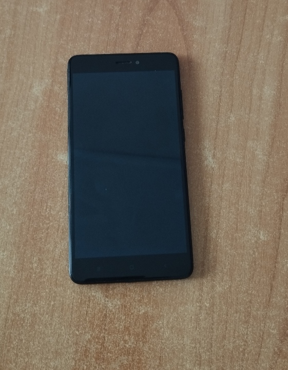 Мобільний телефон Xiaomi Redmi Note 4 чорного кольору, бувший у користуванні,  в неробочому стані