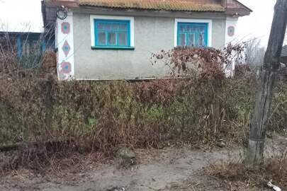 Домоволодіння  ( житловий будинок), загальною площею 78,8 м.кв., житловою площею 29,7 м.кв., за адресою: Хмельницька область, Шепетівський район (колишній Білогірський), с. В'язовець, вул. Комарне, буд. 16
