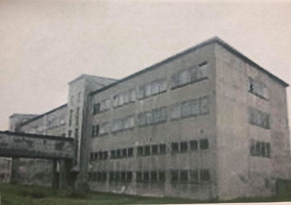 Предмет іпотеки: нежитлова будівля господарсько-побутового корпусу (3-4), загальною площею 8339.8 кв.м., реєстраційний номер майна-15479488, за адресою: Львівська область, Дрогобицький район, м. Дрогобич, вул. Бориславська, 51/1