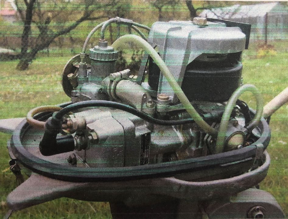 Двигун до моторної лодки, вживаний, тип двигуна НМ125, 1970 року випуску, робочий об'єм 128 см.куб., № двигуна 17540, у частково розкомплектованому стані  (відсутня кришка двигуна), загальною вагою 23.8 кг