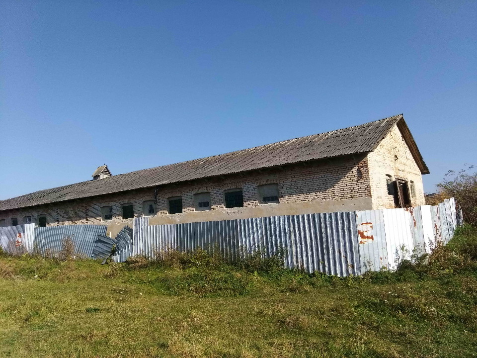 65/100 будівлі тваринницької ферми (телятник), загальною площею 796 кв.м., за адресою: Львівська область, Золочівський район, с. Великий Полюхів, вул. Головна, буд. 229