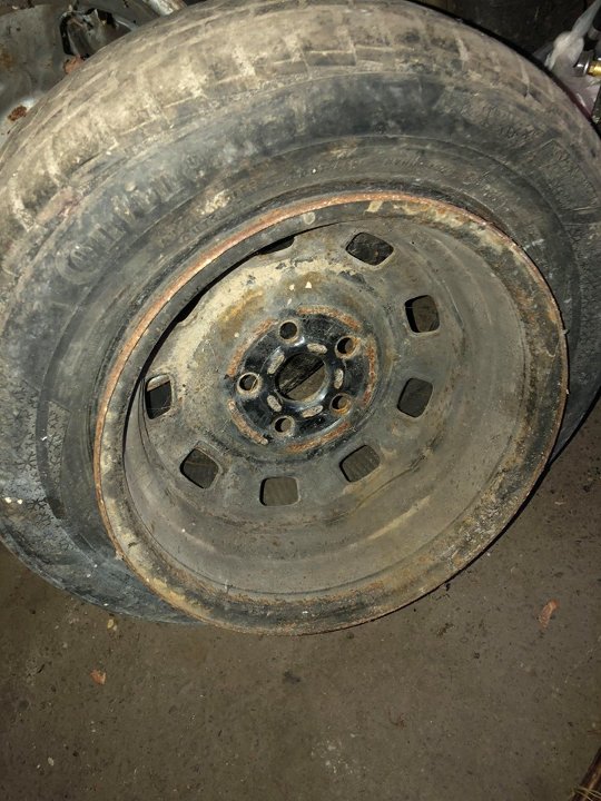 Вживане колесо до легкового автомобіля з диском R15 та шина марки Dunlop 195/65/R15 - 1 шт.
