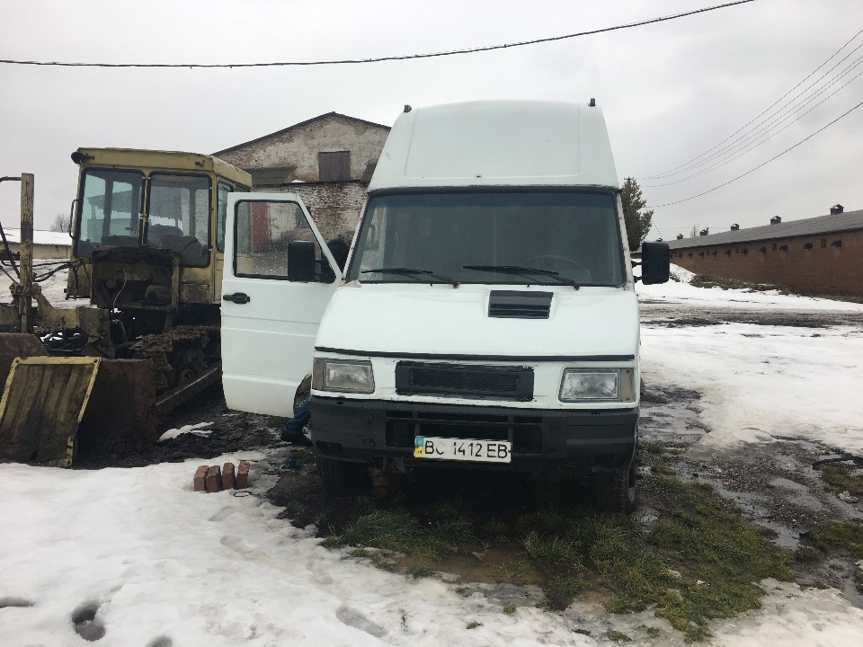 Транспортний засіб марки IVECO, модель TURBO DAILY, днз ВС1412ЕВ, №шасі. ZCFC5980105175722, №двигуна 034857, 1998 року випуску, тип кузова: мікроавтобус-D