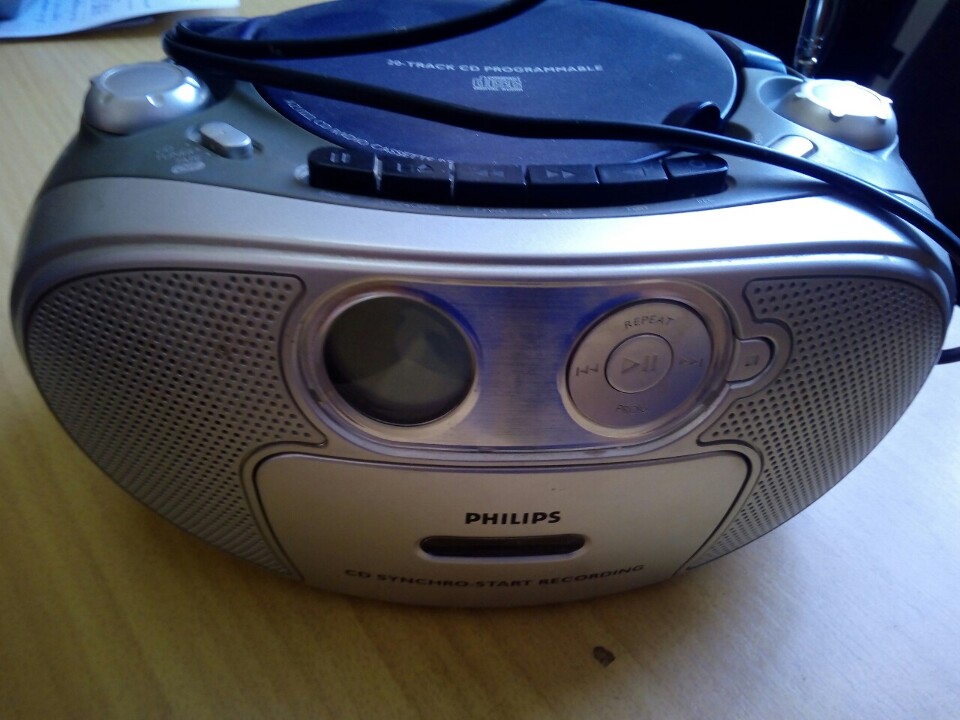 Магнітола CD-програвач марки Philips (радіо та касетний програвач), в робочому стані, б/в