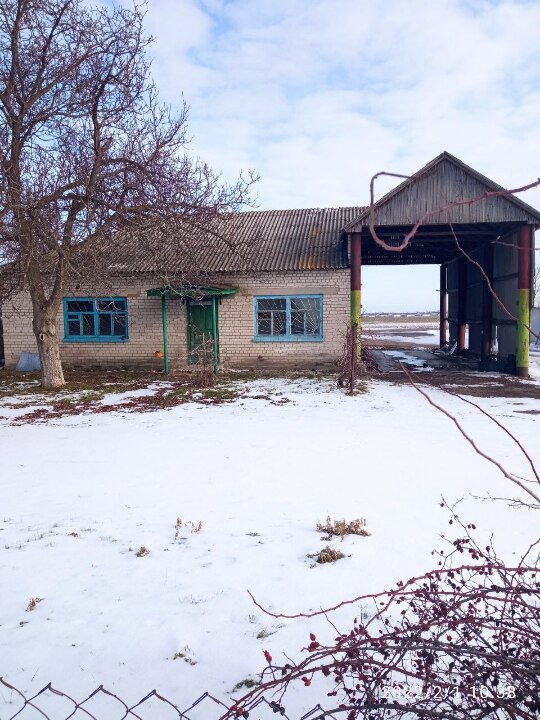 Громадський будинок з господарськими (допоміжними) будівлями та спорудами, загальною площею (кв.м): 125.7, що розташований за адресою: Черкаська обл., Черкаський р., тг Леськівська, автодорога /Р-09/-Черкаси-Чигирин-Кременчук, 103км + 866м, будинок б/н