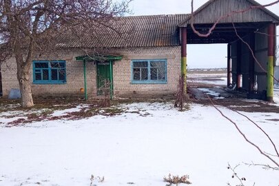 Громадський будинок з господарськими (допоміжними) будівлями та спорудами, загальною площею (кв.м): 125.7, що розташований за адресою: Черкаська обл., Черкаський р., тг Леськівська, автодорога /Р-09/-Черкаси-Чигирин-Кременчук, 103км + 866м, будинок б/н