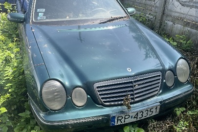 Колісний транспортний засіб Mercedes-Benz E320, 2000 року випуску, реєстраційний номер RP43351, № кузова WDB2100261B279501, колір зелений
