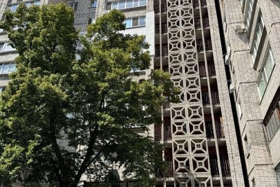 1/4 частина трикімнатної квартири загальною площею 68.5 (кв.м.), житлова площа (кв.м): 38.5 за адресою: Дніпропетровська область,  м. Дніпро, вулиця Запорізьке Шосе, 56, кв. 95