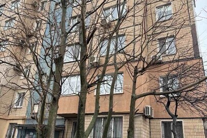 1/3 частина трикімнатної квартири загальною площею 62,7 кв.м., житловою площею 38,6 кв.м., розташована за адресою: Дніпропетровська область, м. Кривий Ріг, вулиця Володимира Бизова (стара назва вулиця Якіра), будинок 22, квартира 200