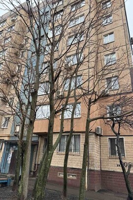 1/3 частина трикімнатної квартири загальною площею 62,7 кв.м., житловою площею 38,6 кв.м., розташована за адресою: Дніпропетровська область, м. Кривий Ріг, вулиця Володимира Бизова (стара назва вулиця Якіра), будинок 22, квартира 200