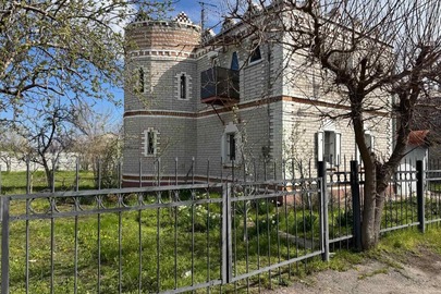 Дачний будинок з господарськими будівлями та спорудами загальною площею 73,1 кв.м., за адресою: Дніпропетровська обл., Дніпровський район, с. Балівка, садове товариство «Парус», вул. Малинова, будинок 252