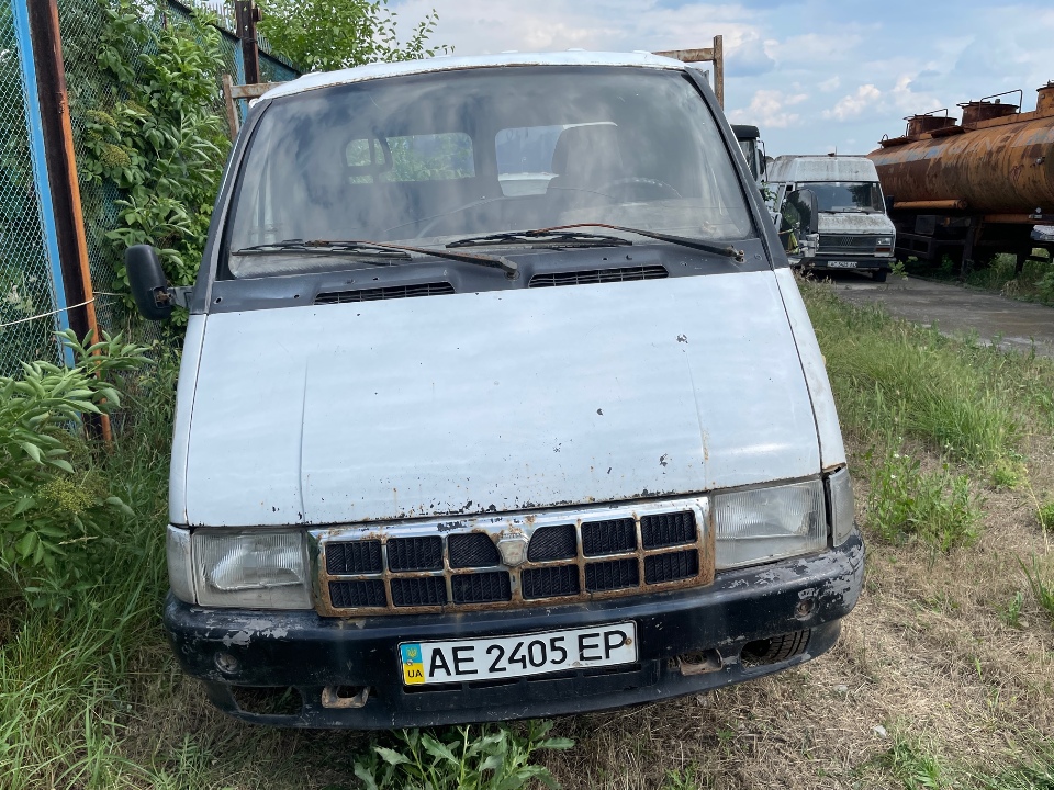Автомобіль марки ГАЗ, модель 33021, 2000 р.в., д/н АЕ2405ЕР, кузов №Y7D330210Y0090892, сірого кольору