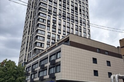 ½ частина однокімнатної квартири заг. площею 39,7 кв.м., за адресою: Дніпропетровська обл., м. Дніпро, вул. Набережна Перемоги, буд. 68А, кв. 139