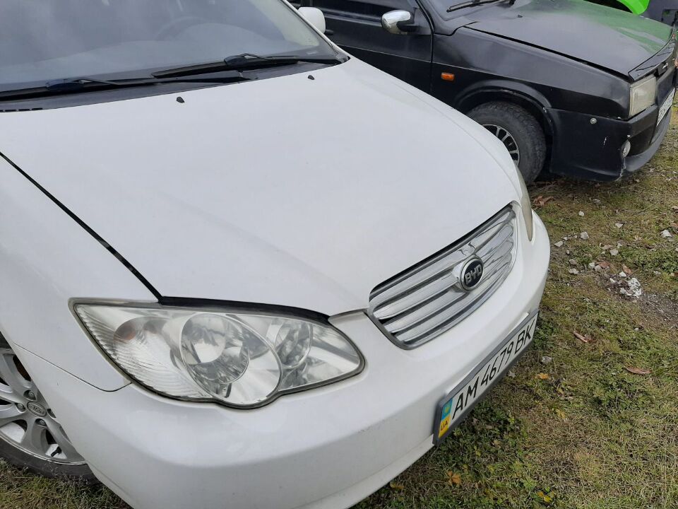 Автомобіль легковий марки BYD модель F3, 2012 р.в., білого кольору, VIN: LGXC16DF9C0072222, номер державної реєстрації АМ4679ВК