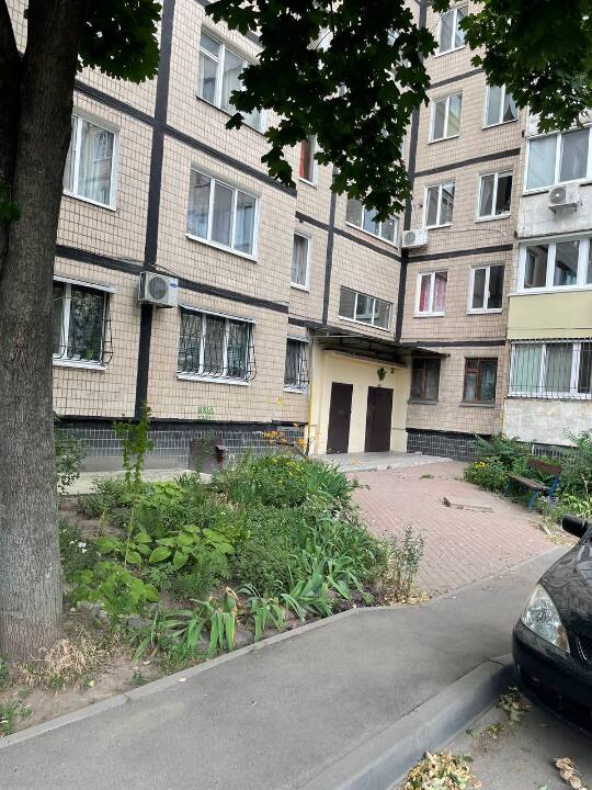 1/3 частини квартири загальною площею 63.5 кв.м., адреса: Дніпропетровська область, м. Дніпро, вул. Метробудівська, буд.5, кв.751