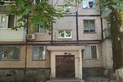 Двокімнатна квартира, загальна площа 46.8, кв.м., за адресою: Дніпропетровська обл., м. Кривий Ріг, вул. Миколи Ткачова (Мухіної), буд.10, кв.48