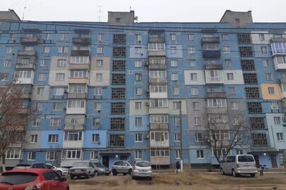 1/4 частина трикімнатної квартири, загальною площею 65,9 кв.м., за адресою: Дніпропетровська обл., м. Синельникове, вулиця Миру, будинок 28, квартира 68
