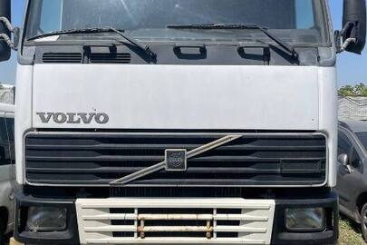 Вантажний автомобіль, марки VOLVO,модель FH 12, реєстраційний номер АЕ1471НА, YV2A4DAA22B307769, 2002 року випуску, колір білий