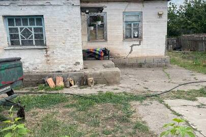 Житловий будинок, заг.пл. 49.3 кв.м., житл. площ. 27.8 кв.м., та земельна ділянка к.н. 1211000000:08:385:0160, пл. 0.0795 га, за адресою: Дніпропетровська обл., м. Кривий Ріг, вулиця Сташкова, будинок 39
