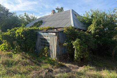 Житловий будинок з господарчими будівлями та спорудами, загальною площею 64 кв.м., житловою 14.3 та зем. діл.,КН 1223783100:03:006:0504, площею 0.25 га, за адресою: Дніпропетровська обл., Петриківський р.,с. Хутірське, вулиця Берегова, будинок 45