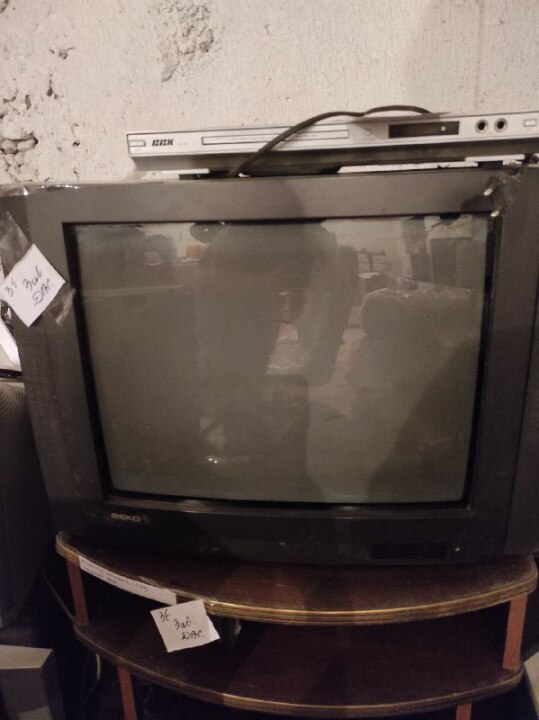 Телевізор ВЕКО, чорного кольору, б/в, 1-шт.