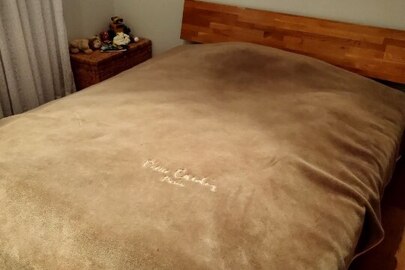 Ліжко дерев’яне двоспальне у кількості 1 шт