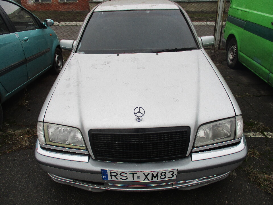 Колісний транспортний засіб Mercedes - Benz 240 C (легковий седан-В), 1997 року випуску, реєстраційний номер RSTXM83, кузов №WDB2020261A556405