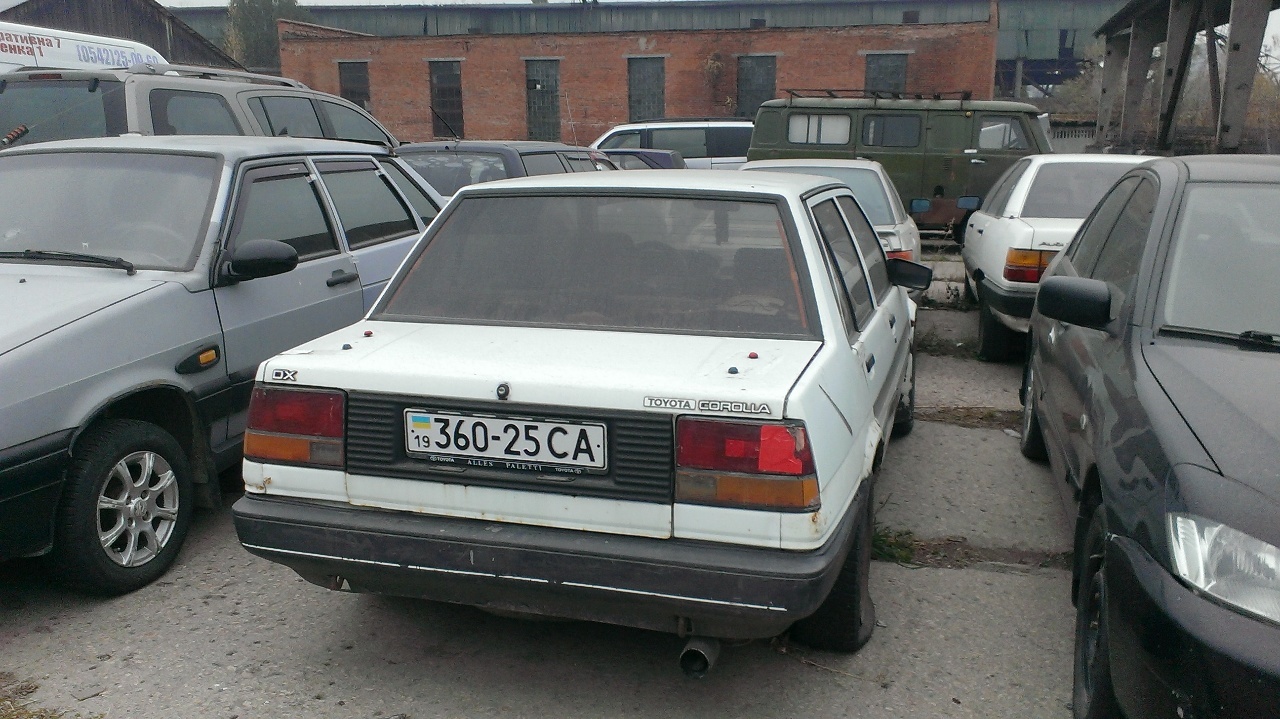 Колісний транспортний засіб Toyota Corolla (легковий седан-В), 1984 року випуску, реєстраційний номер 360-25СА, колір білий, кузов JT1L0AE8200007987