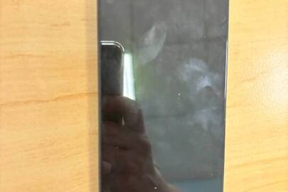 Конфісковане майно за рішенням суду: мобільний телефон марки "Motorola"s/n :ZY22HGMNZB, IMEI 1:353325380777338/29,IMEI 2: 353325380777346/29, б/в
