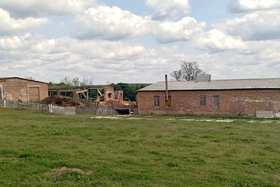 Нежитлові будівлі: корівники, загальною площею 4459 кв.м, що знаходяться за адресою: Сумська область, Охтирський район, с. Станова, вул. Краківська, 5, РНОНМ: 319902759250