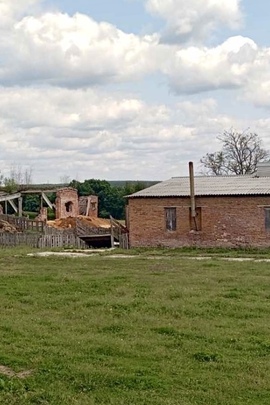 Нежитлові будівлі: корівники, загальною площею 4459 кв.м, що знаходяться за адресою: Сумська область, Охтирський район, с. Станова, вул. Краківська, 5, РНОНМ: 319902759250