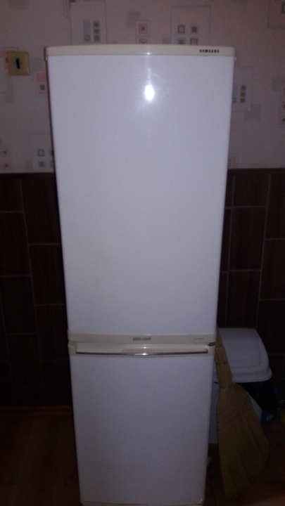 Холодильник Samsung модель RL17MBSW1/BWT, двокамерний
