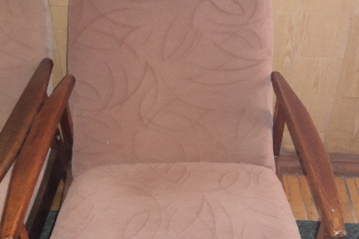 М’які крісла, коричневого кольору, у кількості 30 шт.