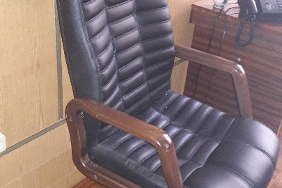 Крісло офісне, шкіряне