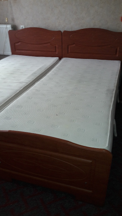 Ліжко односпальне з матрацом, розміри: ширина 90 см довжина 200 см.,  у  кількості 20 шт. 
