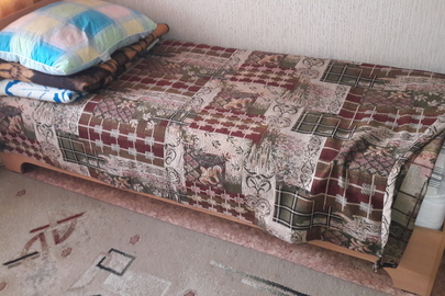 Ліжко односпальне з матрацом та тумбочкою  кольору осики, у  кількості 20 комплектів
