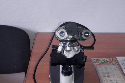 Мікроскоп на два окуляри