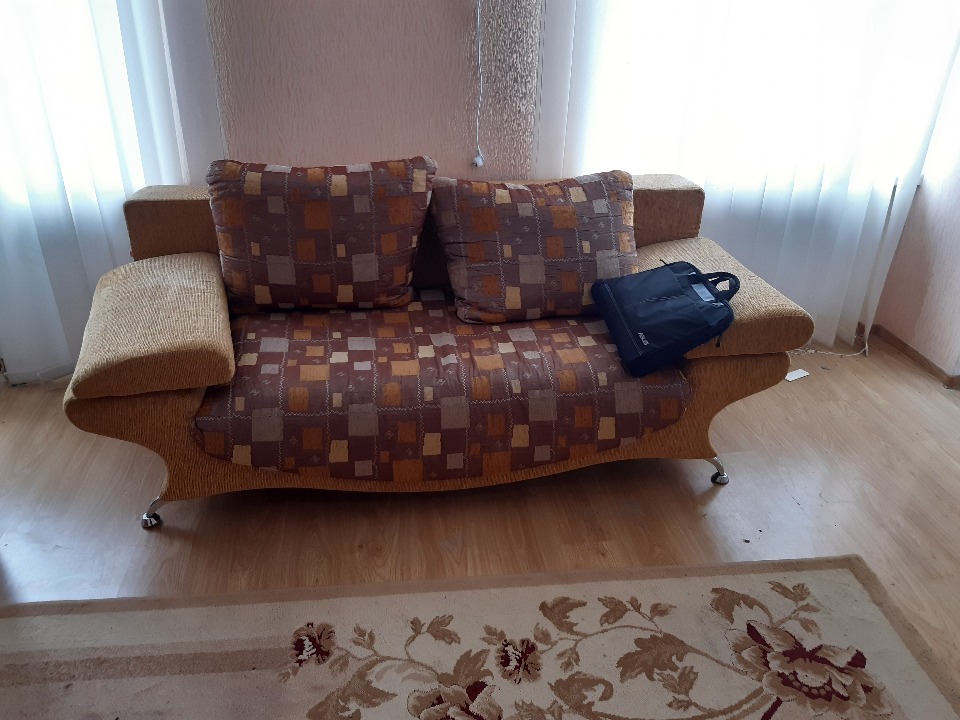 Меблевий гарнітур (диван та 2 крісла) 