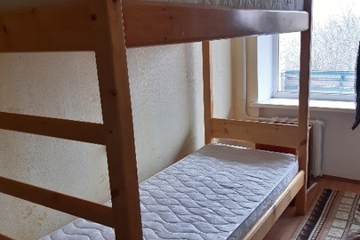 Ліжко двоярусне з матрацами у кількості 2 одиниці