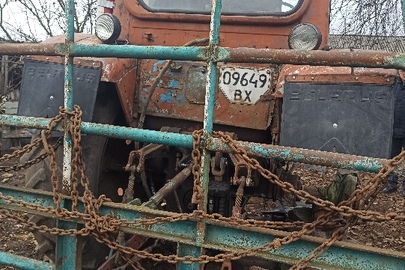 Конфісковане майно за рішенням суду: трактор колісний ЮМЗ-6, 1976 р.в., державний номер  09649ВХ,  заводський номер 23-05670, червоного кольору