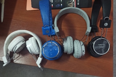 Конфісковане майно за рішенням суду. Бездротові навушники "headphones" В-0,5, торгівельна марка: "Cat ears". Виробник: "NingBoAMAWeaving CO, LTD" у кількості 500 штук. Нові