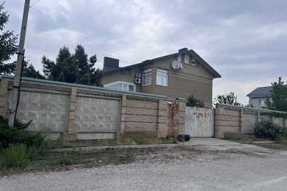 Житловий будинок, загальною площею 525,1 кв.м. за адресою: Дніпропетровська область, Петриківський р., смт. Курилівка, вулиця Дружби, будинок 8