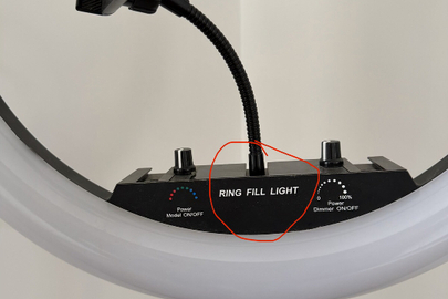 Конфісковане майно за рішенням суду: кільцева LED  лампа RING FILL LIGHT Model:М-45; 245V, діаметр 45 см.,штатив висота 1,80м., б/в