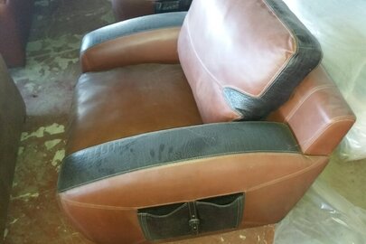 Крісло модель 409, шкіра Alamo + By Cast коричневого кольору з чорними вставками в кількості 6 шт.