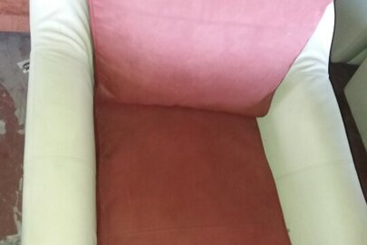 Крісло модель 406, шкіра Madras + Microfibra червоного кольору з підлокітниками білого кольору