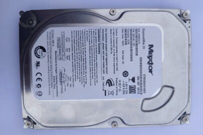 Конфісковане майно за вироком суду: 1 (один) жорсткий диск «Maxtor» Diamond Max 23, s/n: 6VM9GET5, об'ємом пам'яті 500 Gb, б/в