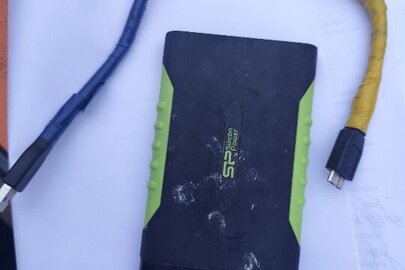 Конфісковане майно за вироком суду: 1 (один) зовнішній жорсткий диск «Sp Silicon Power», об'ємом пам'яті 1 Тb, б/в