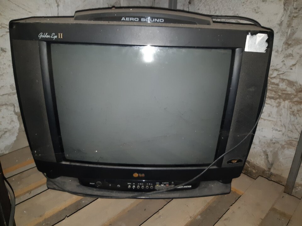 Телевізор марки LG, чорного кольору, серійний номер: 405VF 00073, модель CF21IKEX