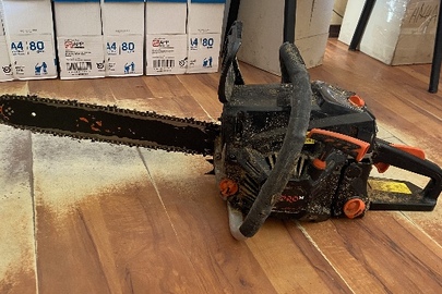 Конфіскація за рішенням суду : бензопила "Дніпро М,DSG-45 H", чорного кольору, б/в